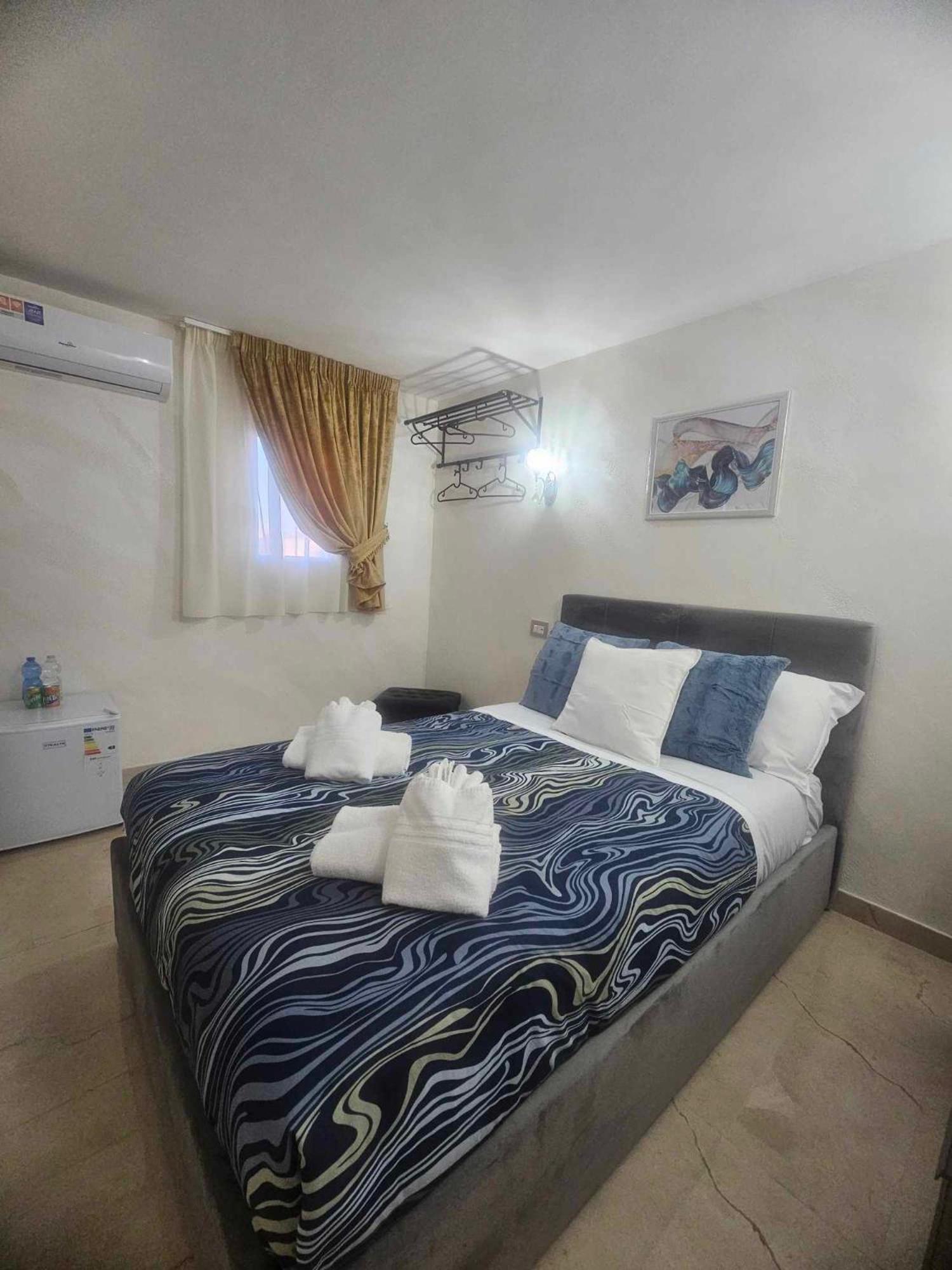 Golden House Sicily Hotel คาตาเนีย ภายนอก รูปภาพ