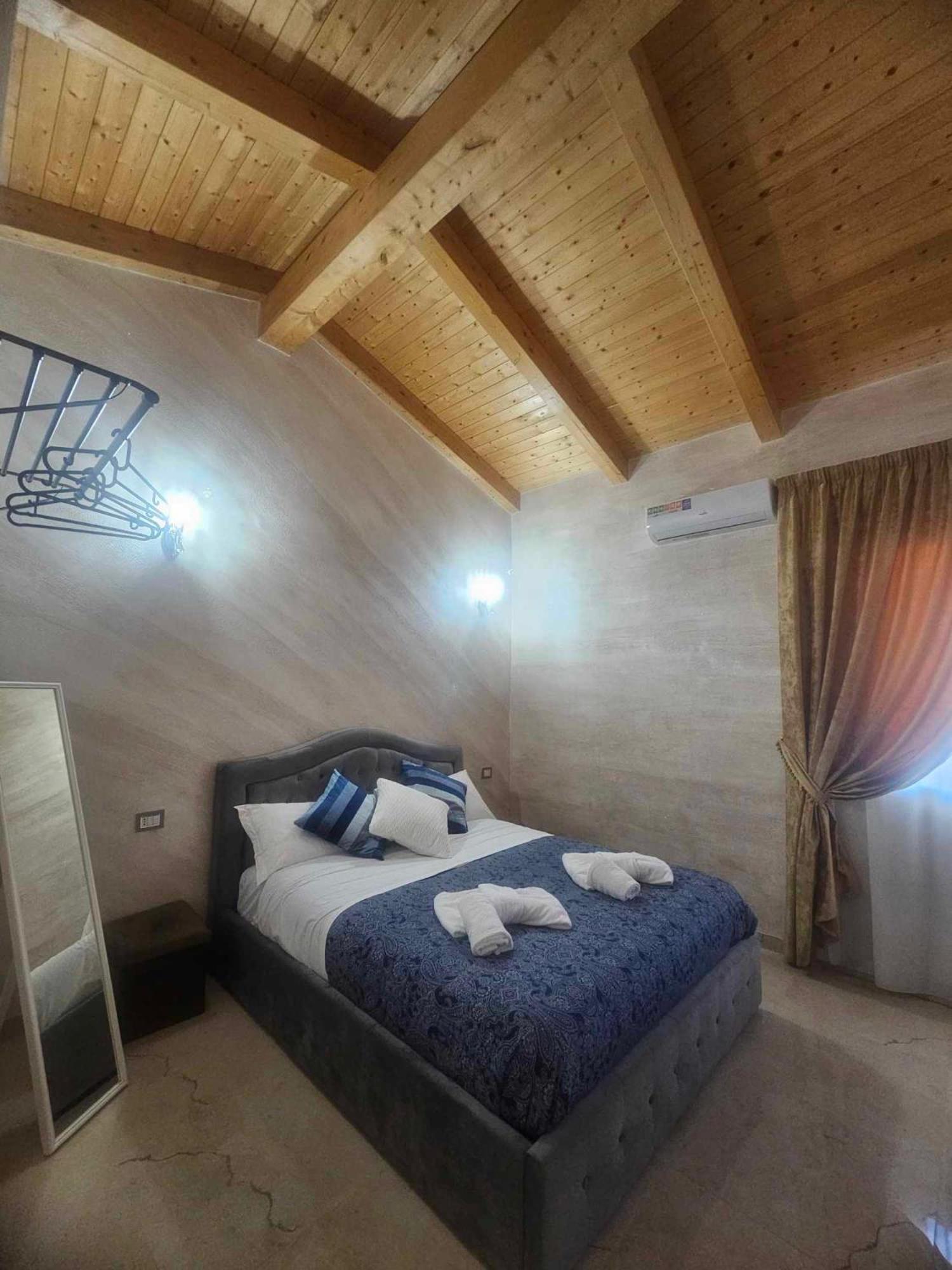 Golden House Sicily Hotel คาตาเนีย ภายนอก รูปภาพ