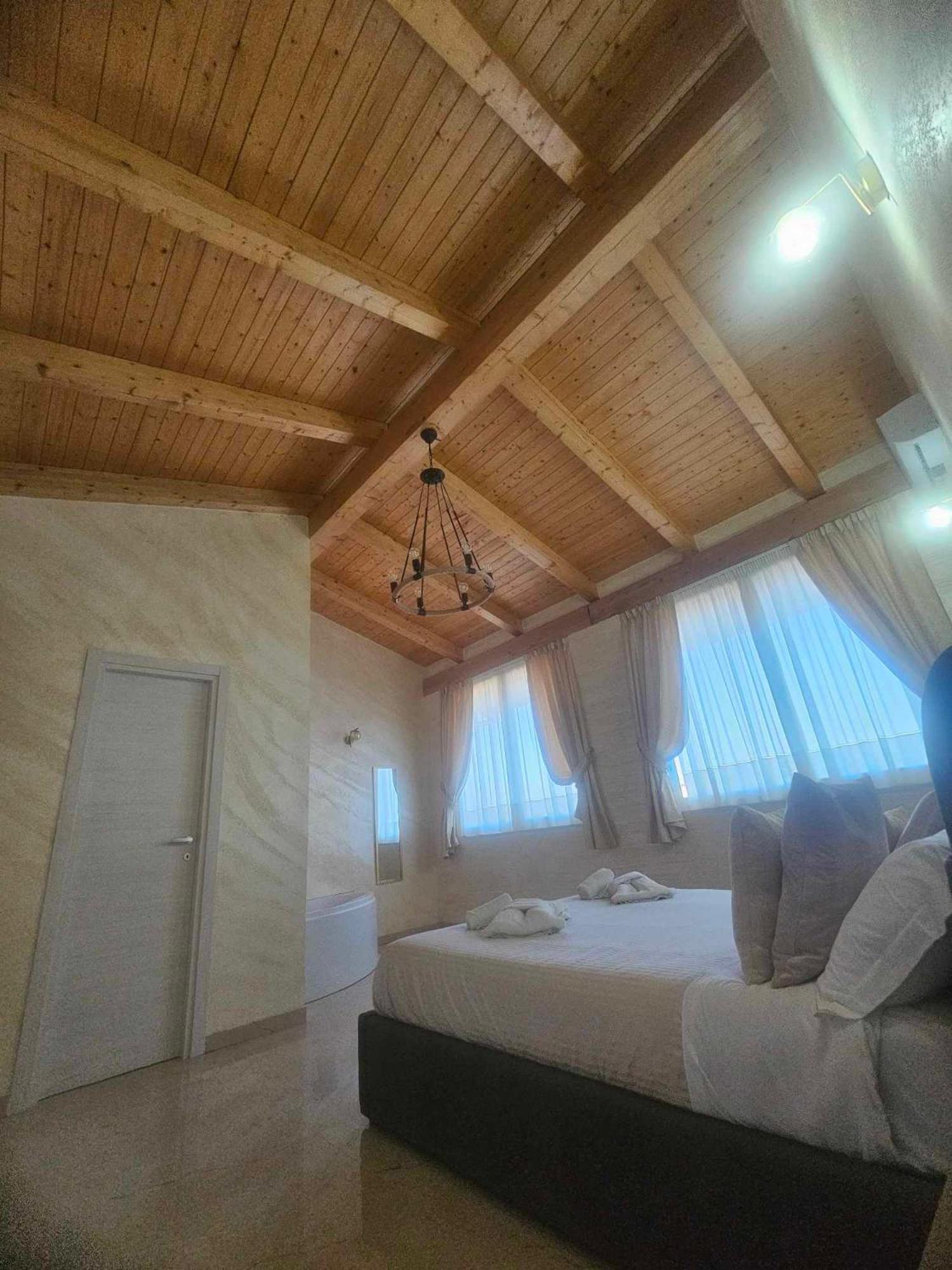 Golden House Sicily Hotel คาตาเนีย ภายนอก รูปภาพ