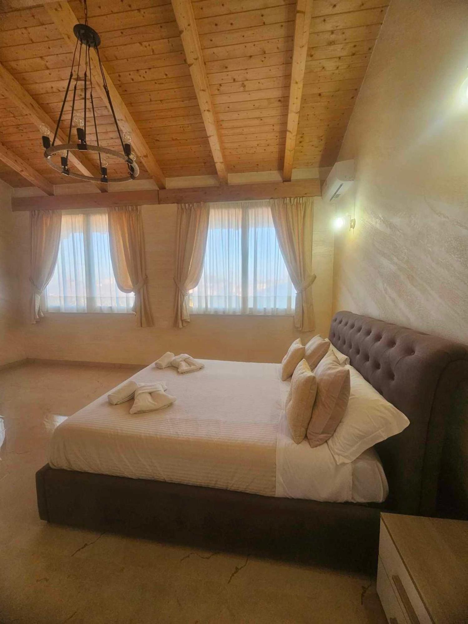 Golden House Sicily Hotel คาตาเนีย ภายนอก รูปภาพ